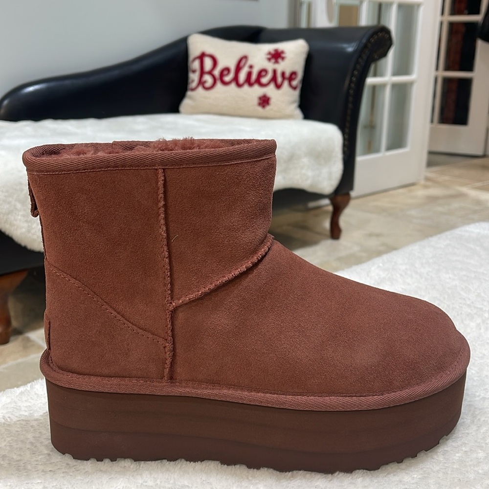🎁 UGG Women's Classic Mini Platform Boot - Picture 5 of 8